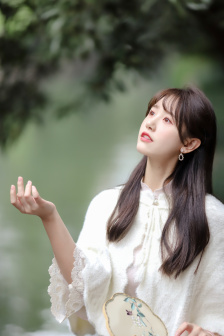 姬小满流眼泪翻白眼流口水的表情